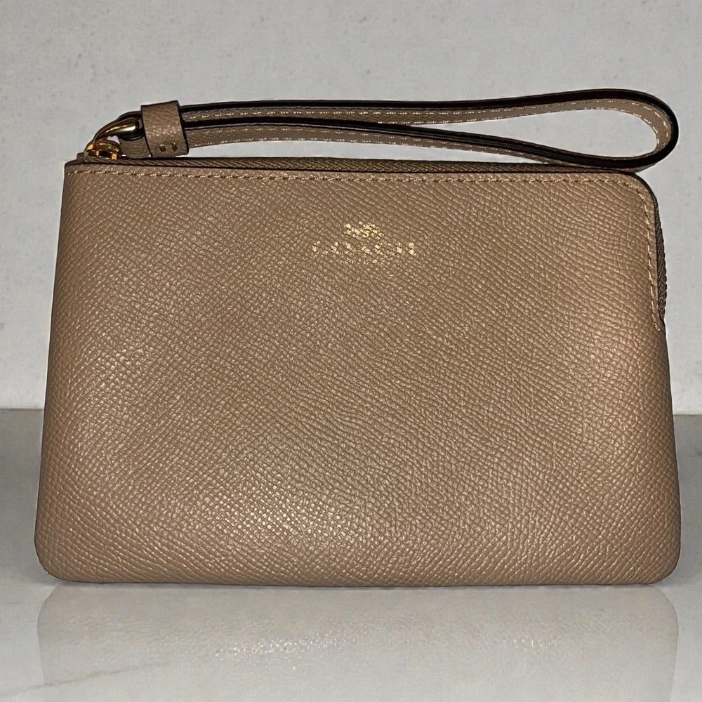 NWT Coach‎ Corner Zip Wristlet Women Small Taupe Gold Crossgrain Leather CV396